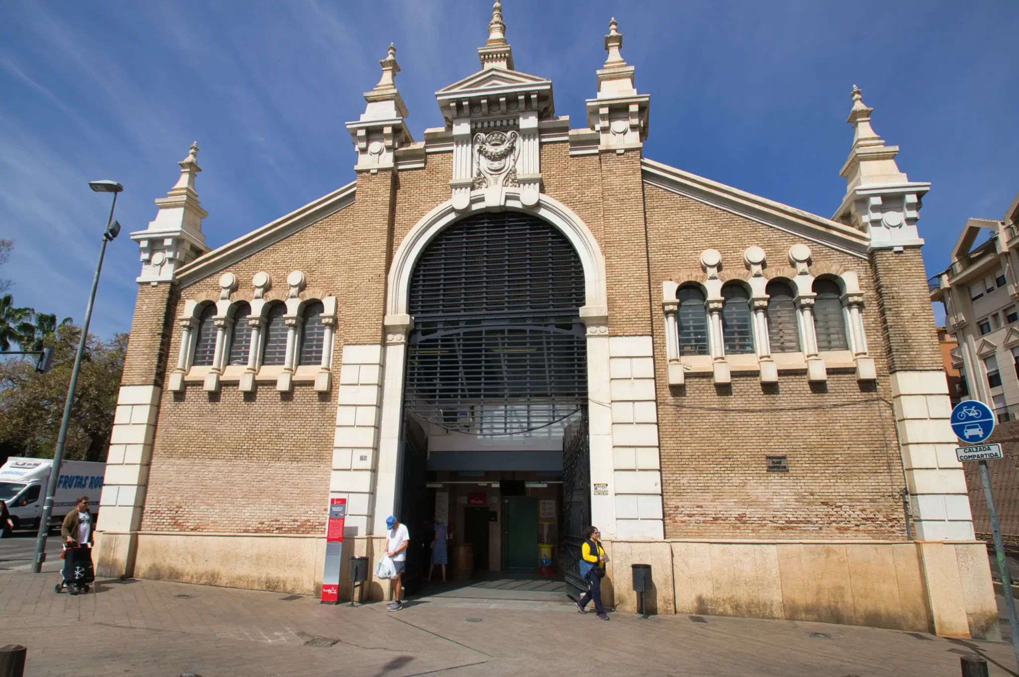 Fachada de la entrada principal del Mercado de Verónicas