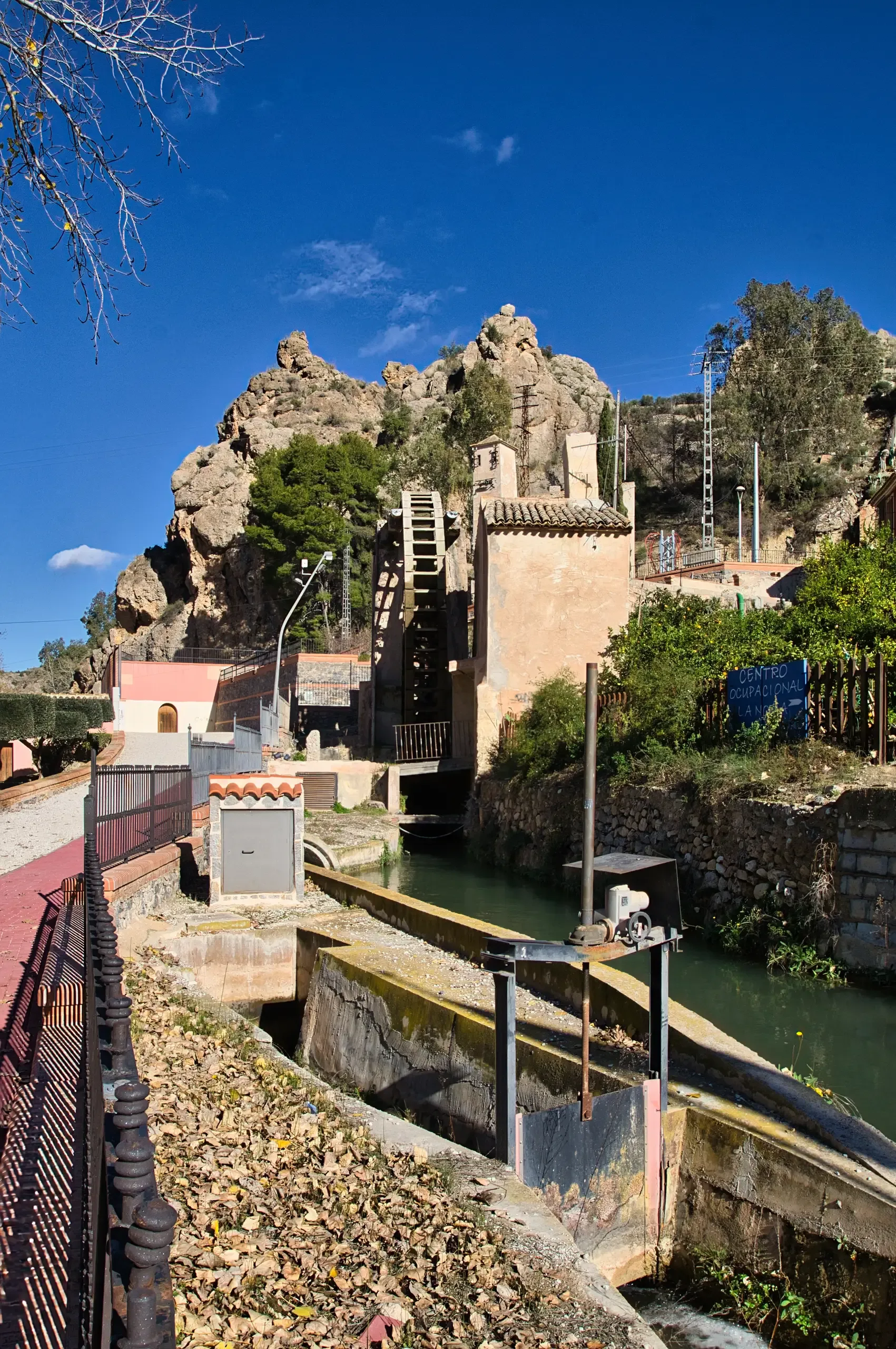 Historic waterwheels, river scenery and paths on the Ruta de las Norias in Abarán, view 2