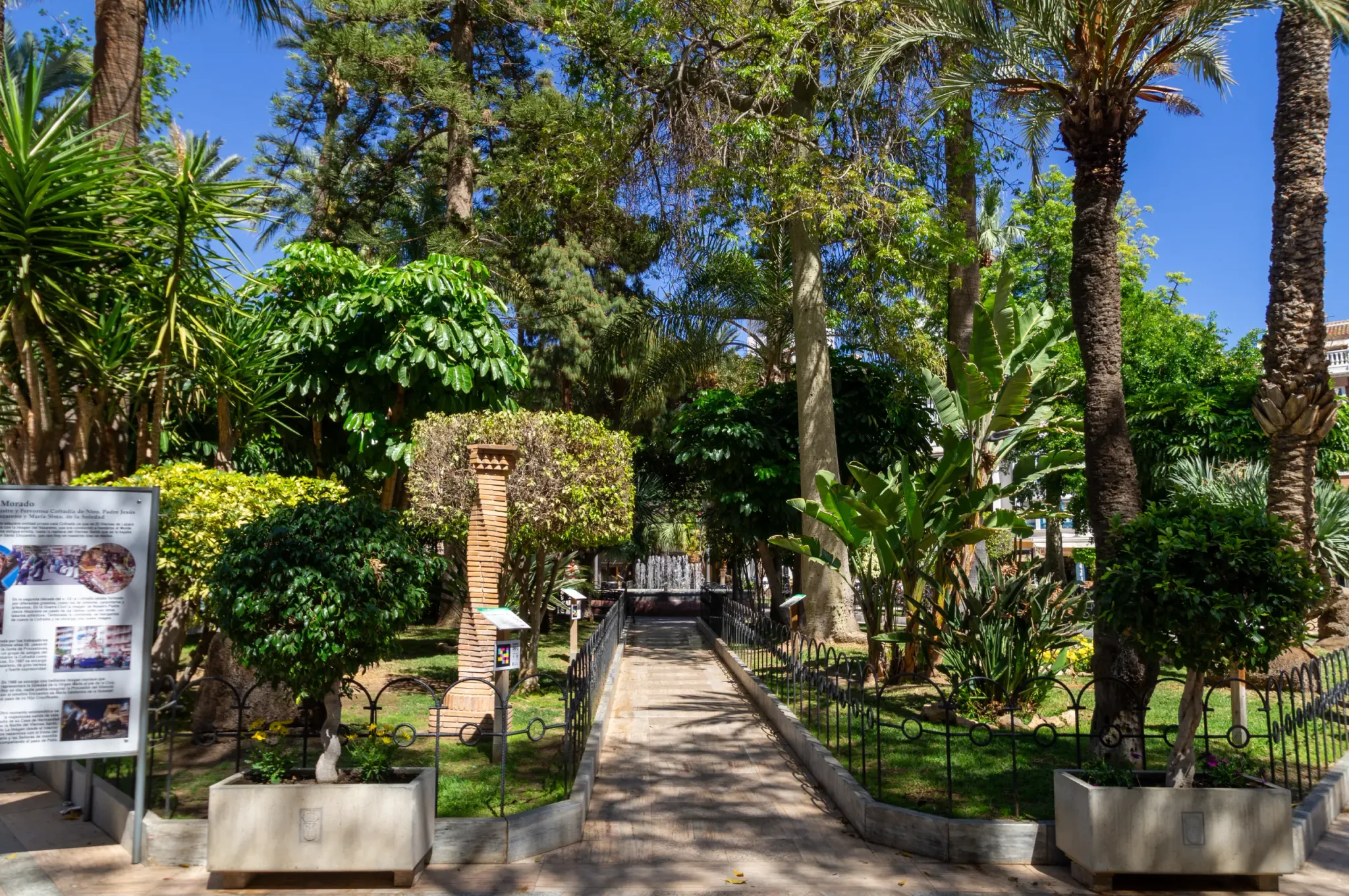 Palm garden and monument in Águilas