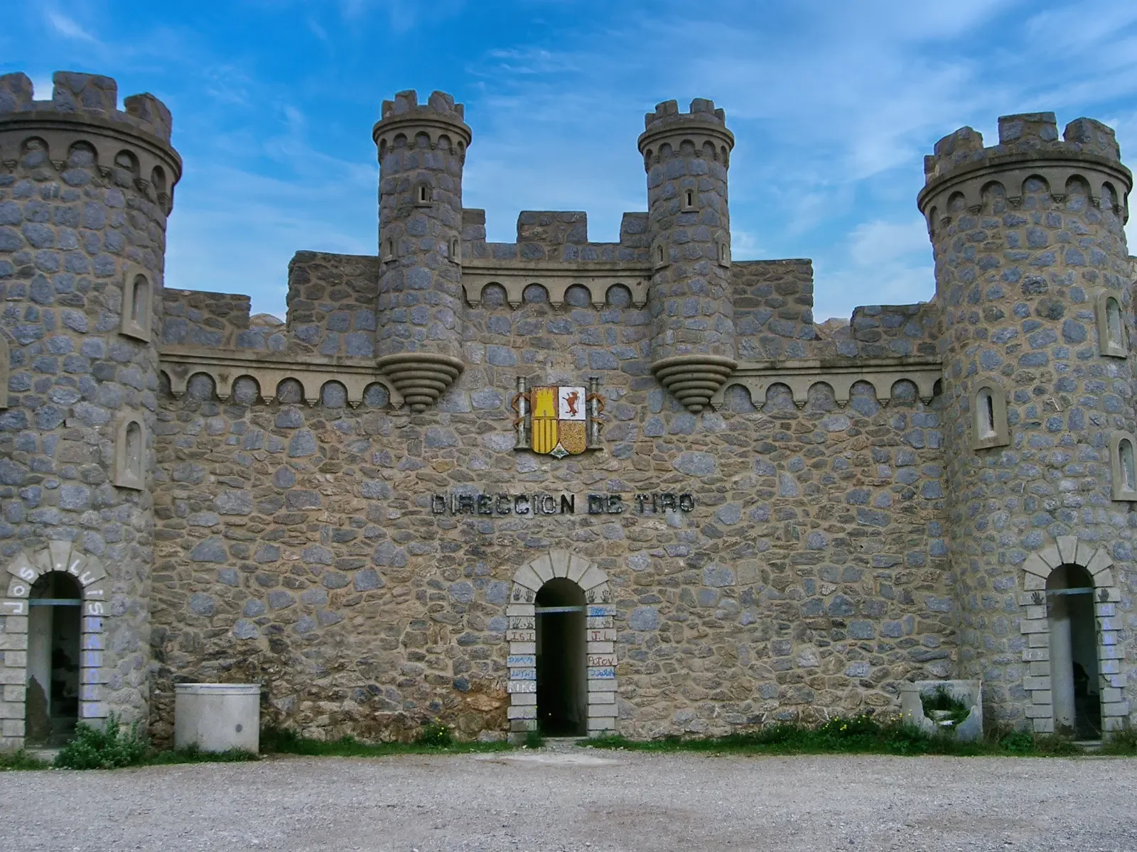 Kasteel-stijl stenen ingang van Batería de Castillitos