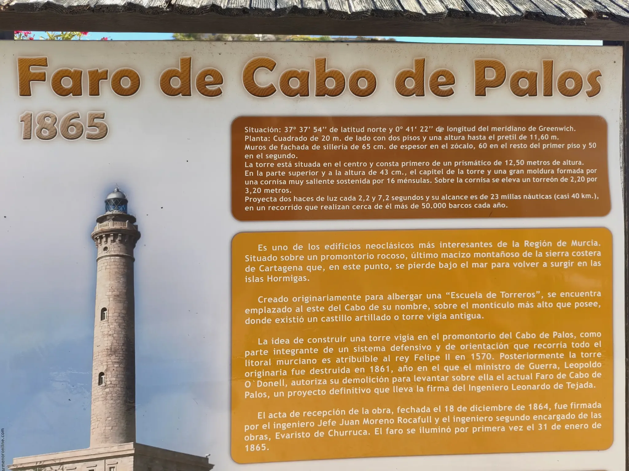 Panneau d'information sur le phare de Cabo de Palos
