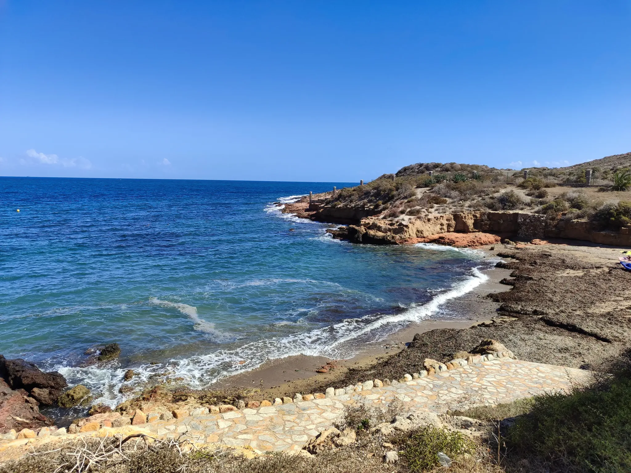 Petite crique rocheuse sur la côte de Cabo de Palos