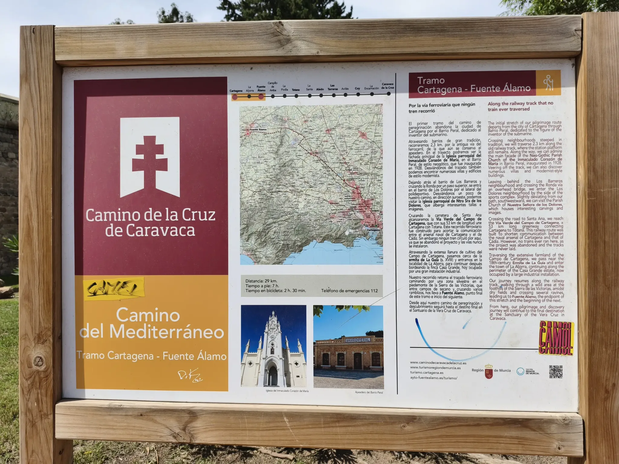 Panneau d'information sur les itinéraires du Camino de la Cruz et du Camino del Mediterráneo