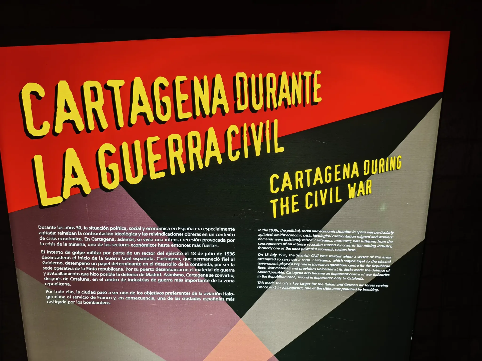 Bilingual introduction panel about Cartagena during the Civil War